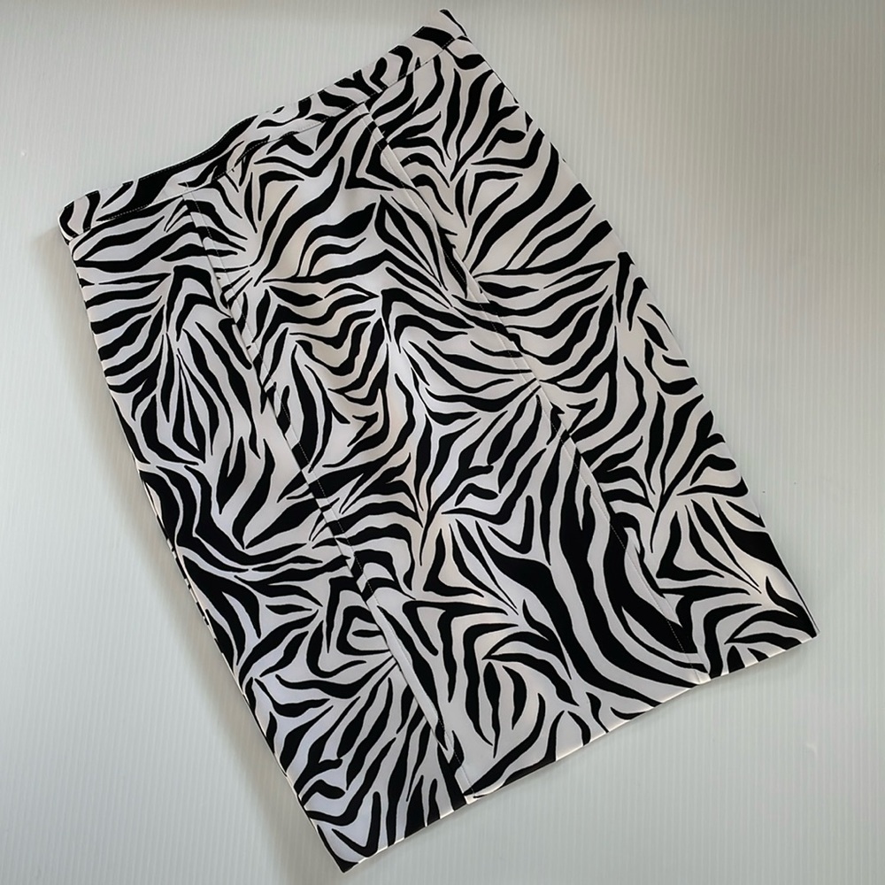 Boston Proper pencil skirt. Black & white zebra print, zipper closure. Size 2